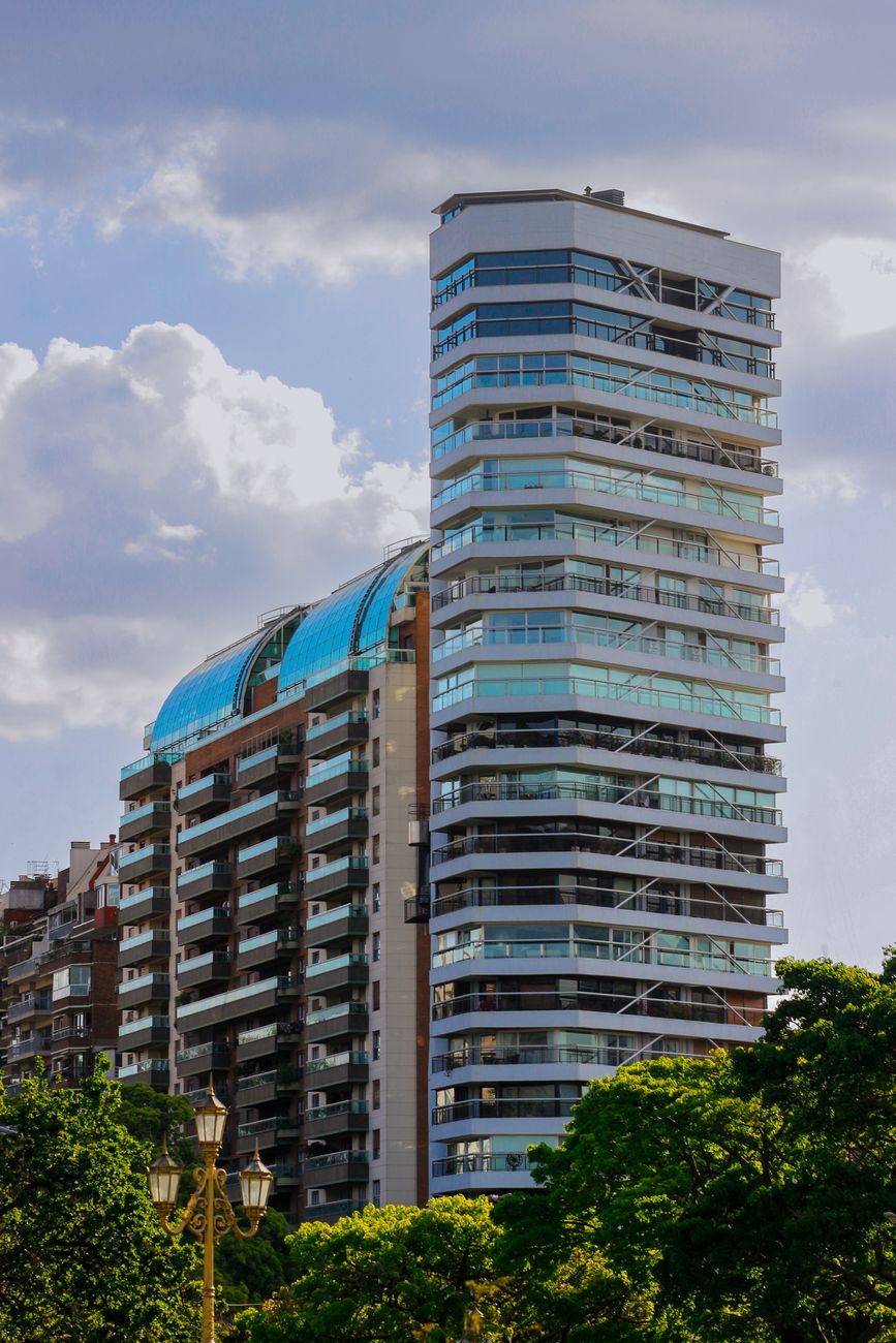 Modern residential high-rise in Buenos Aires under a clear sky